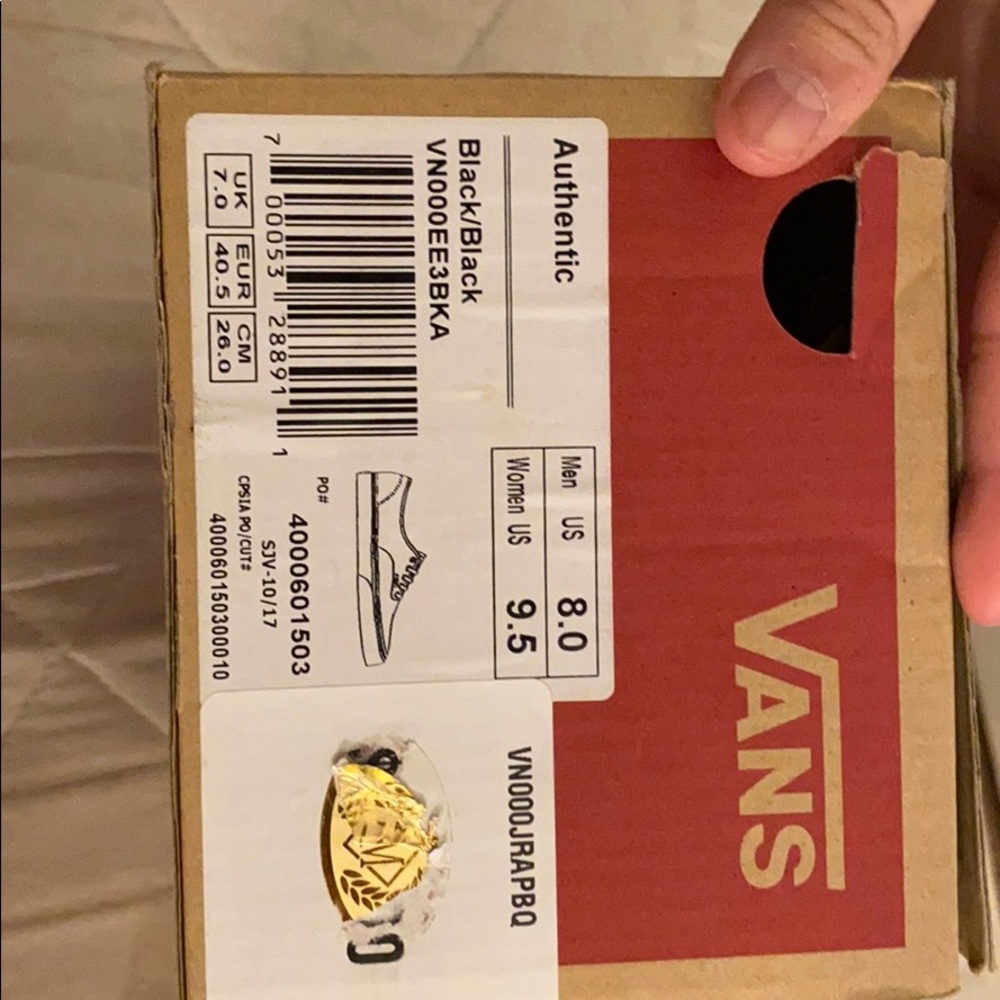 Shoes - Picture 5 of 7
